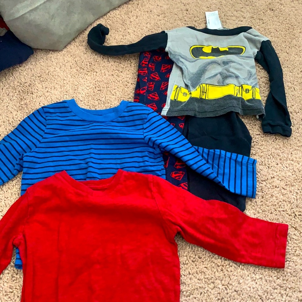 Lot of 5 2T boys clothes